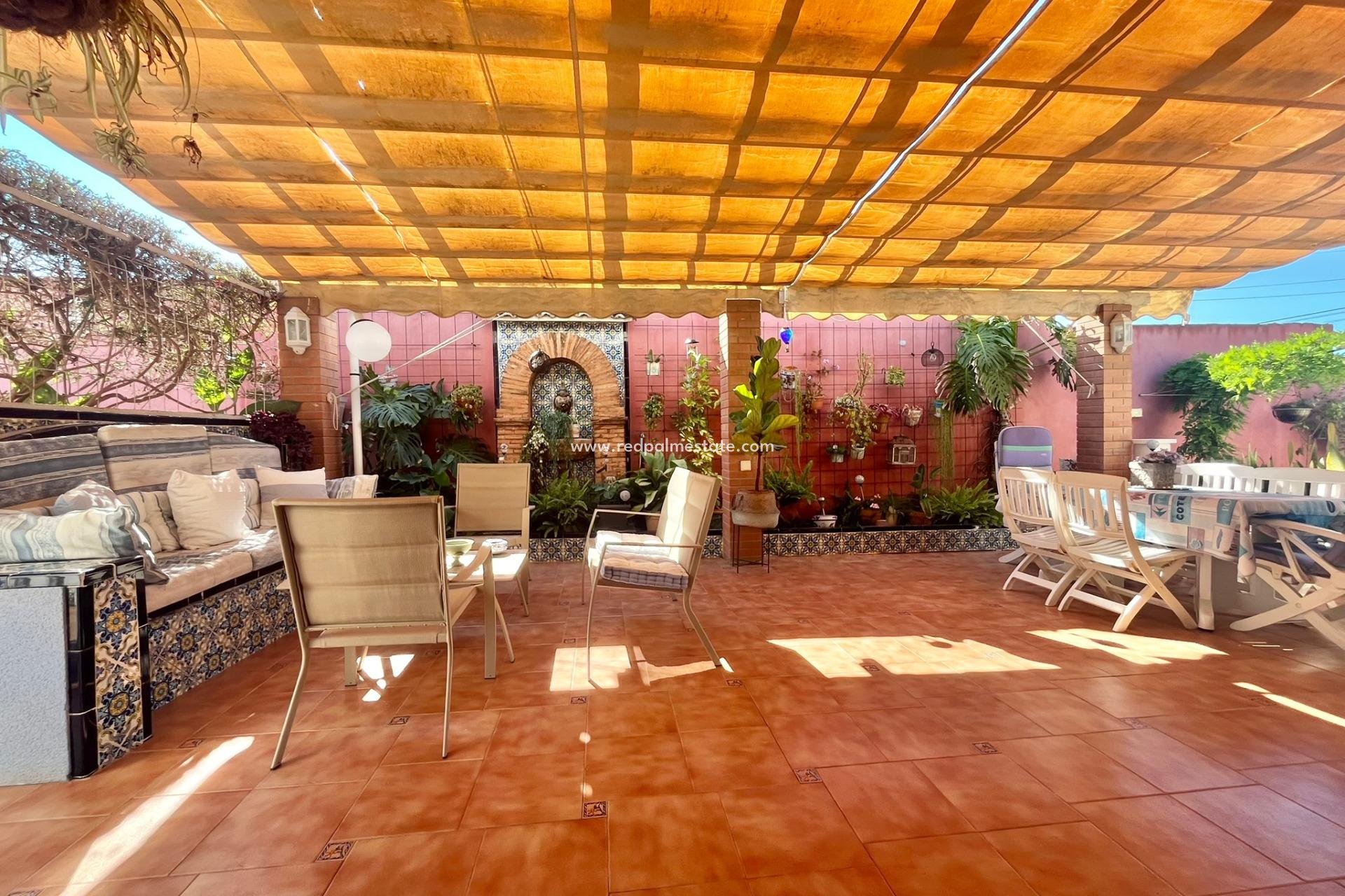 Revente - Villa -
Torrevieja - Los balcones