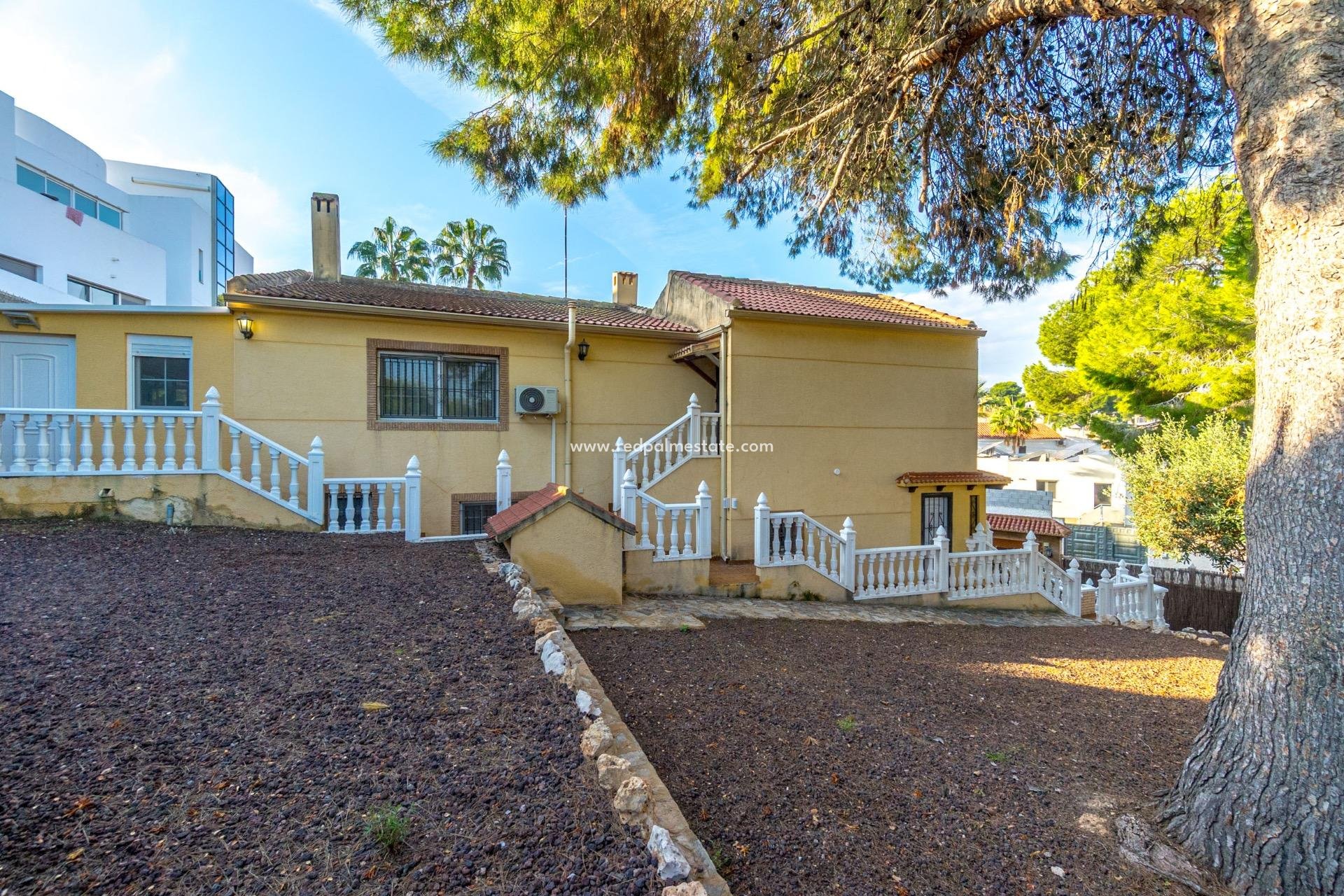 Revente - Villa -
Torrevieja - Los balcones