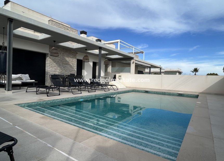 Revente - Villa -
Torrevieja - Los balcones