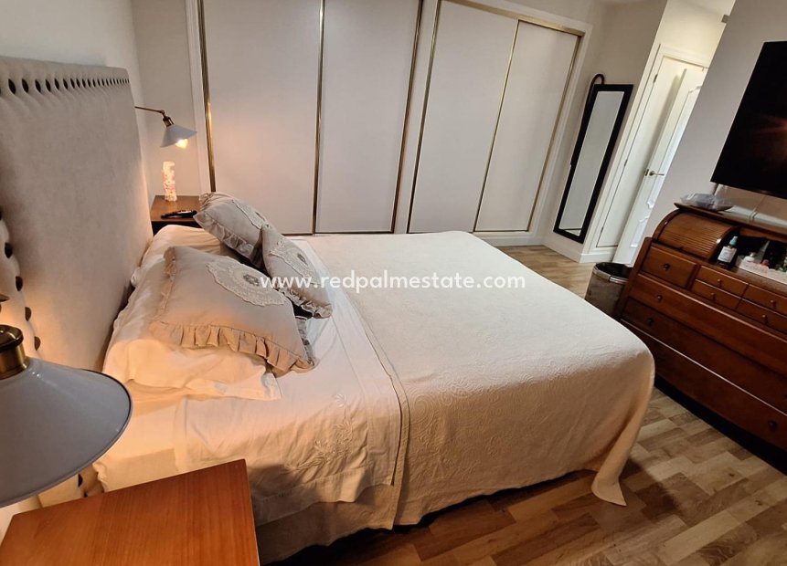 Revente - Villa -
Torrevieja - Los balcones