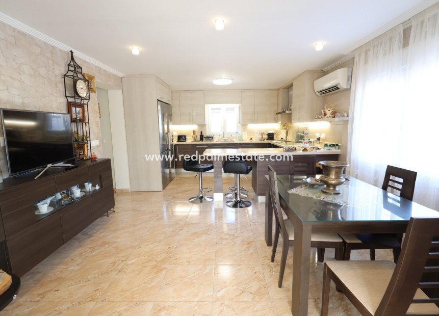 Revente - Villa -
Torrevieja - Los balcones