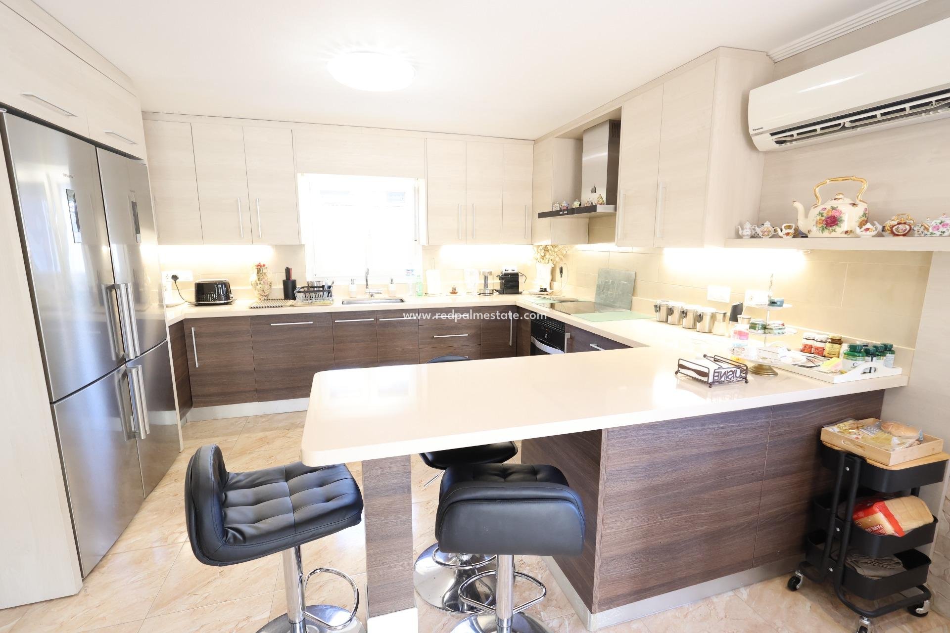 Revente - Villa -
Torrevieja - Los balcones