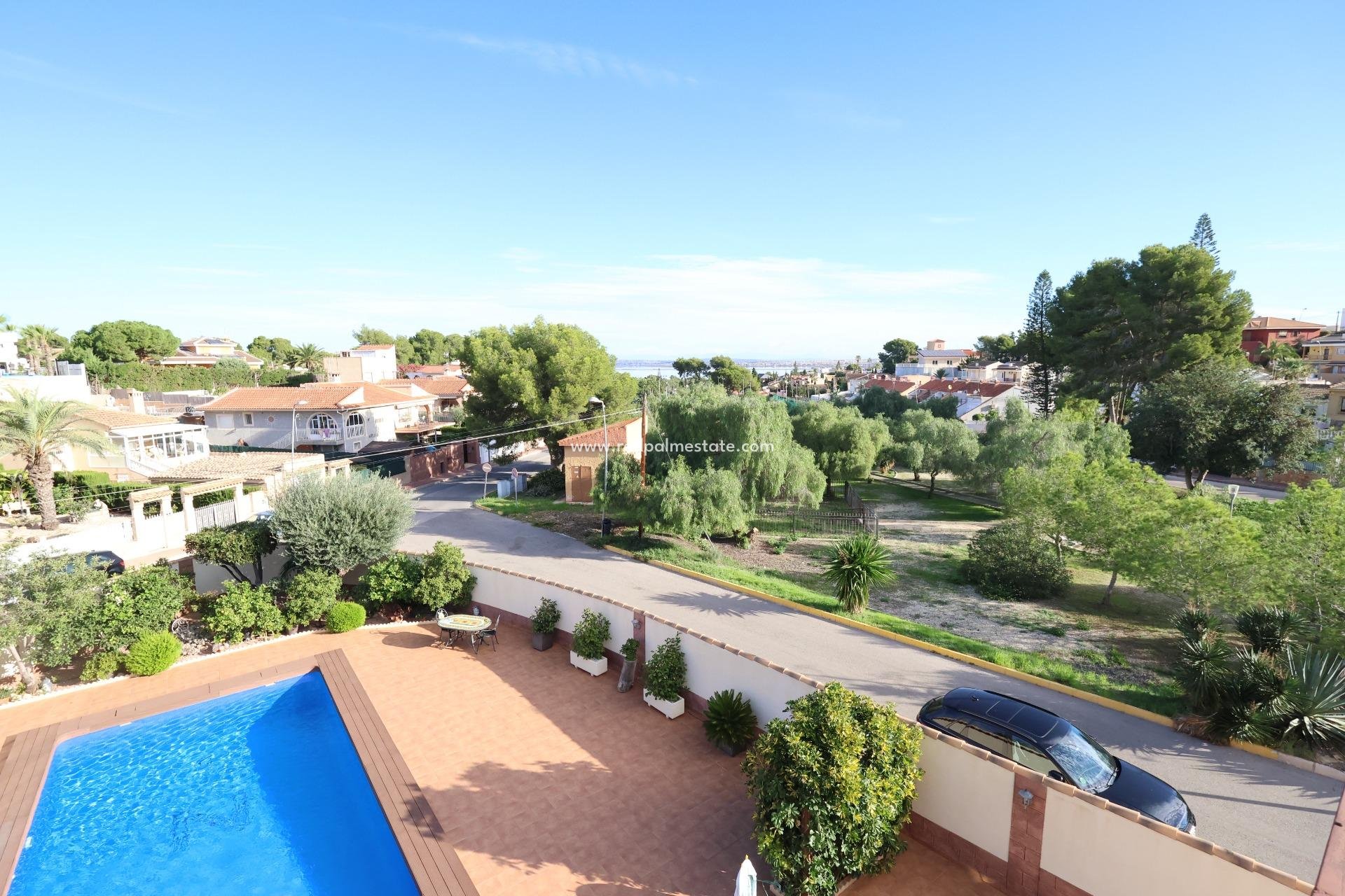 Revente - Villa -
Torrevieja - Los balcones