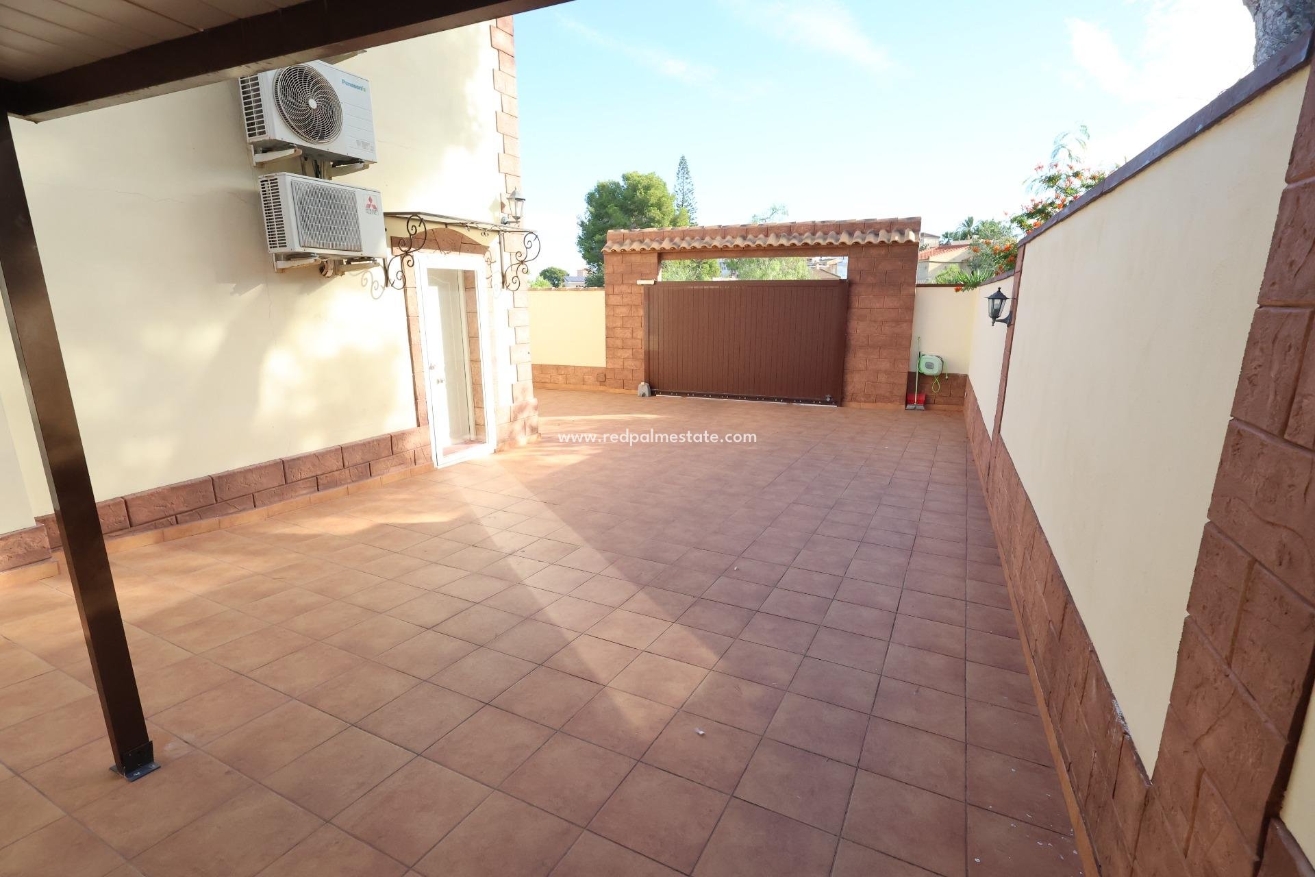 Revente - Villa -
Torrevieja - Los balcones