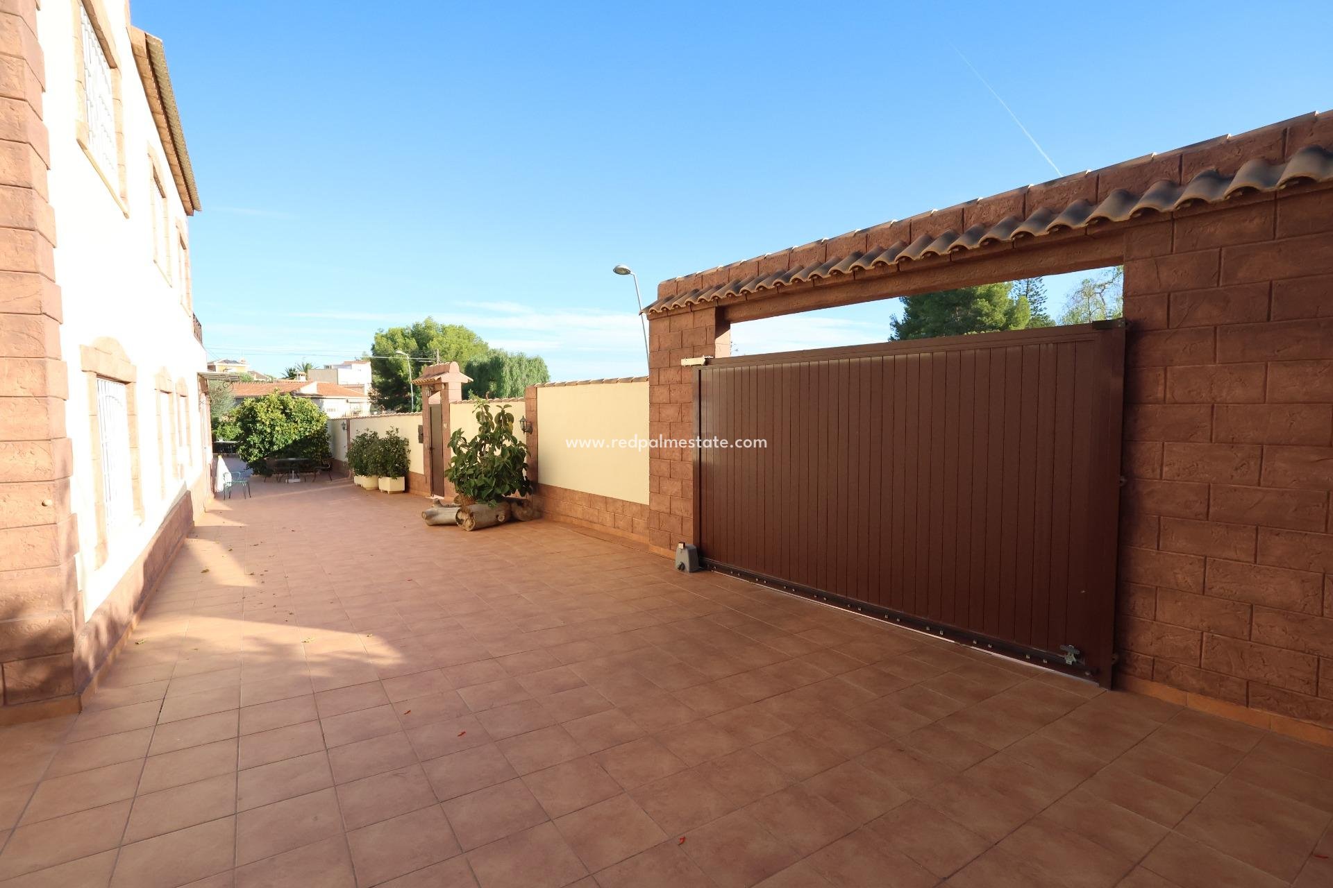 Revente - Villa -
Torrevieja - Los balcones