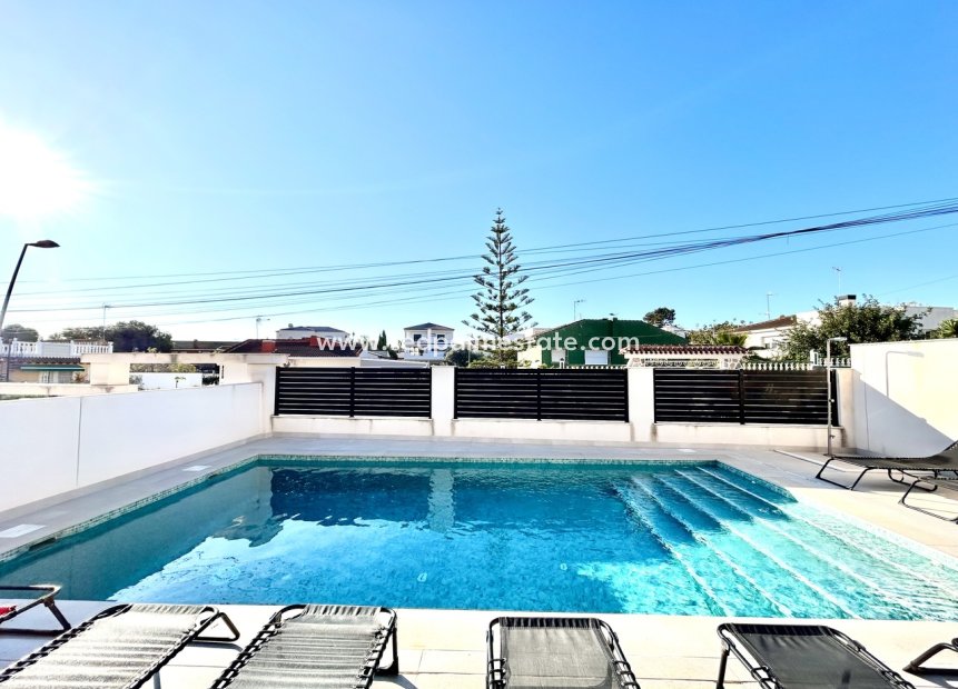 Revente - Villa -
Torrevieja - Los balcones