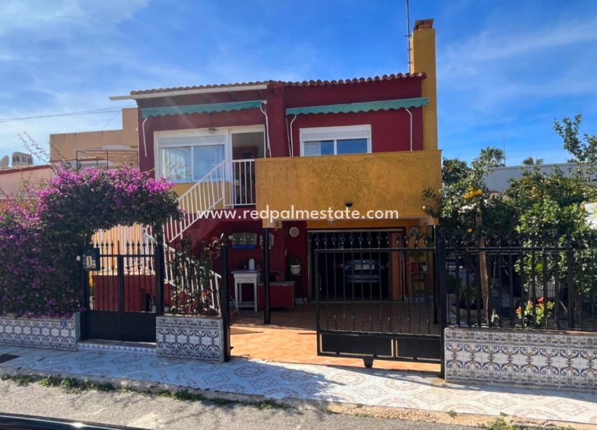Revente - Villa -
Torrevieja - Punta prima