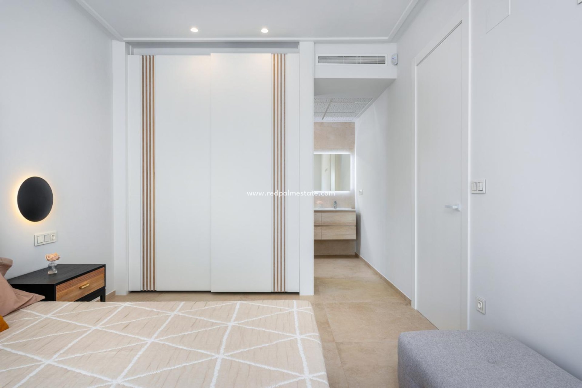 Revente - Villa -
Torrevieja - Punta prima