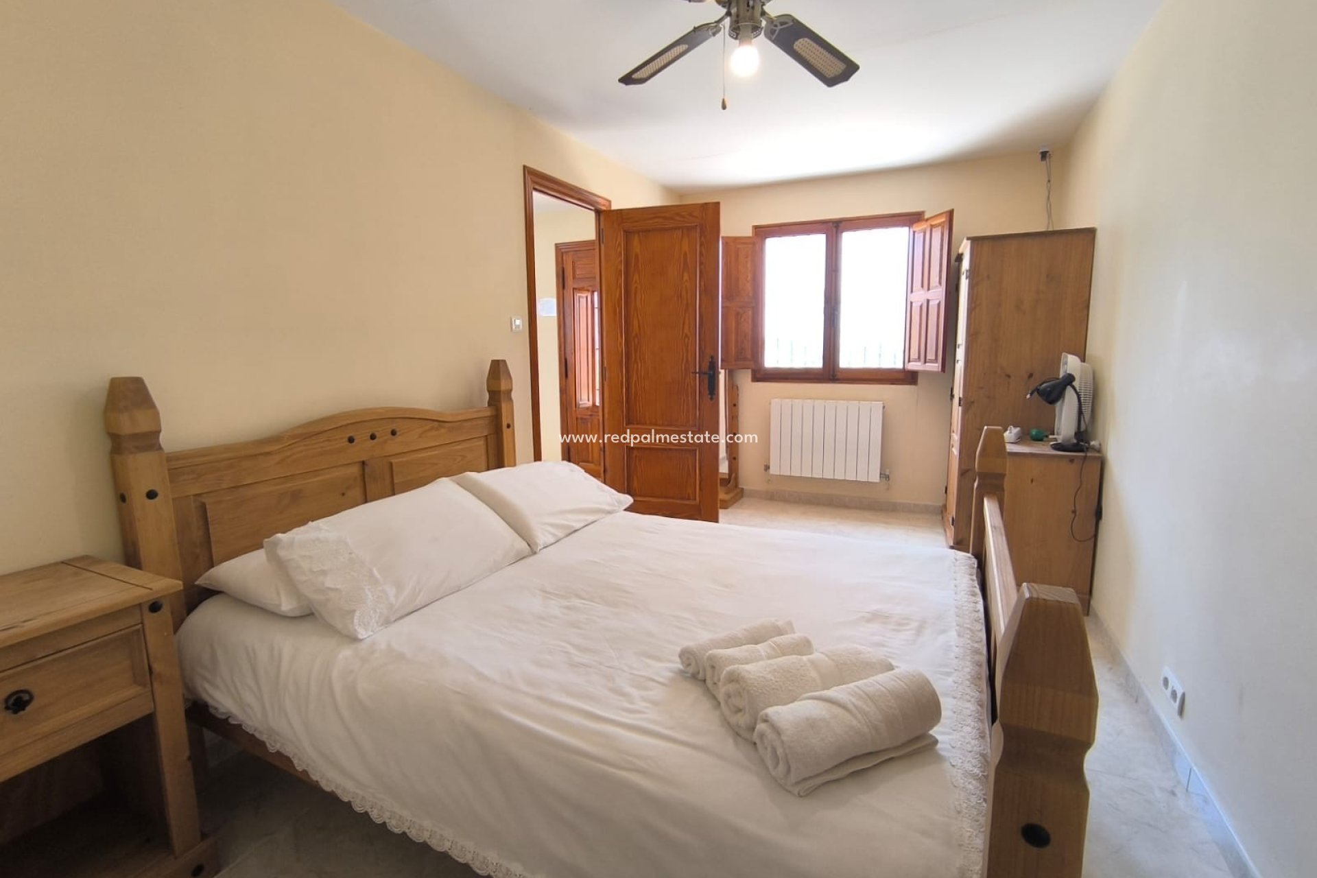 Revente - Villa -
Villena - Inland