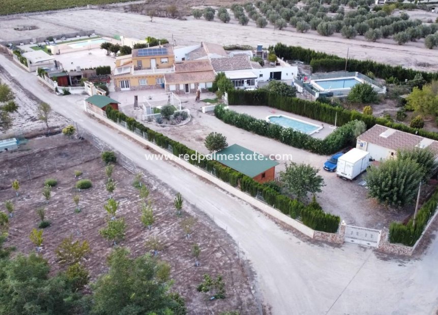 Revente - Villa -
Villena - Inland