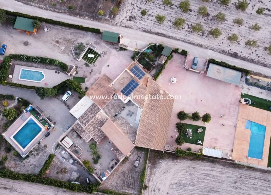 Revente - Villa -
Villena - Inland