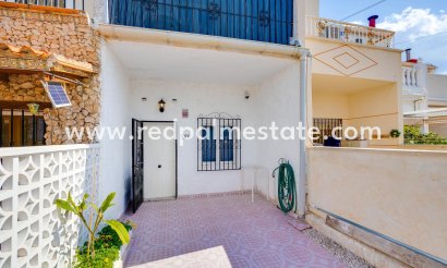 Stadshuis - Herverkoop - Torrevieja - La Siesta - El Salado -  Torreta