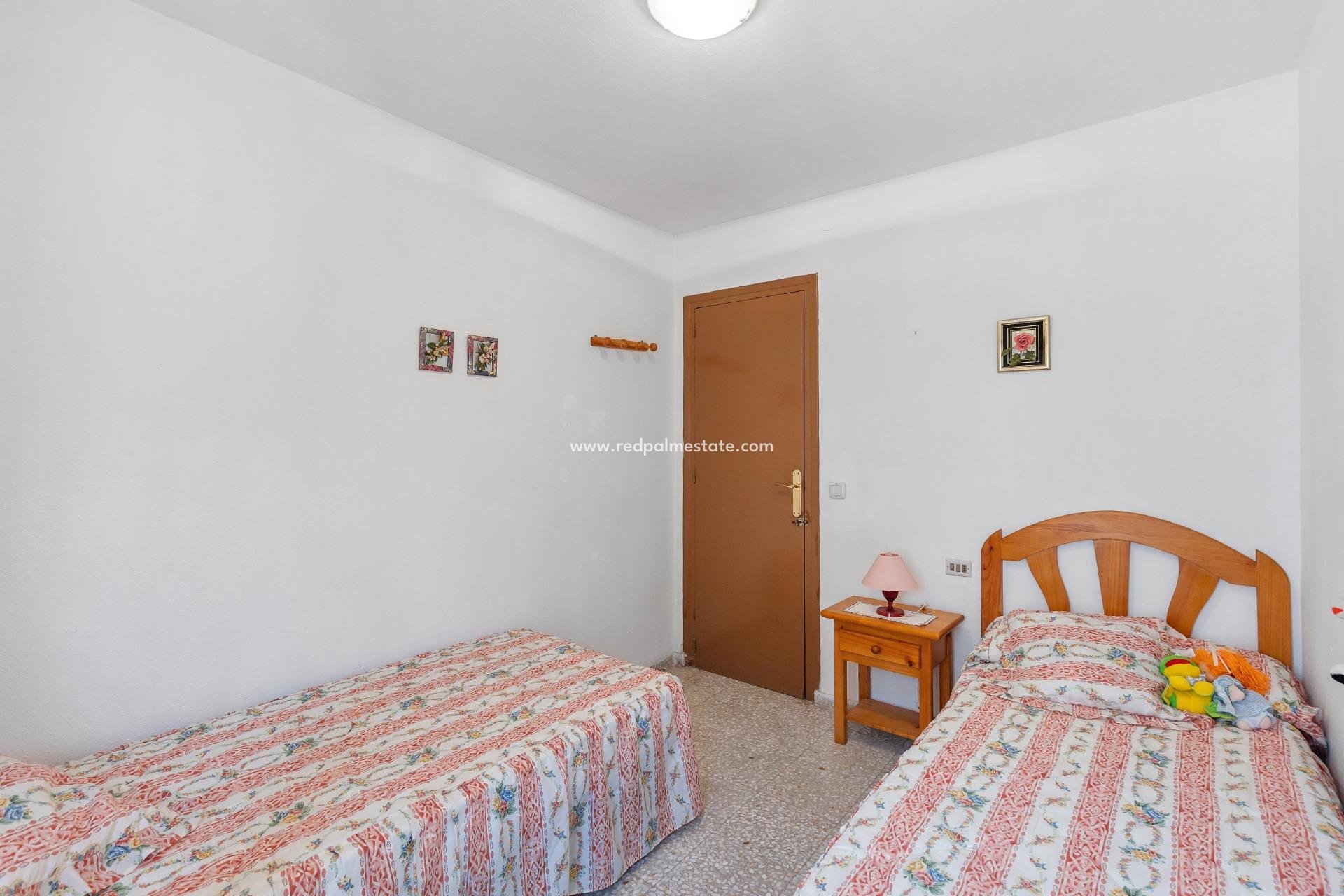 Videresalg - Bungalow -
Torrevieja - Los Europeos