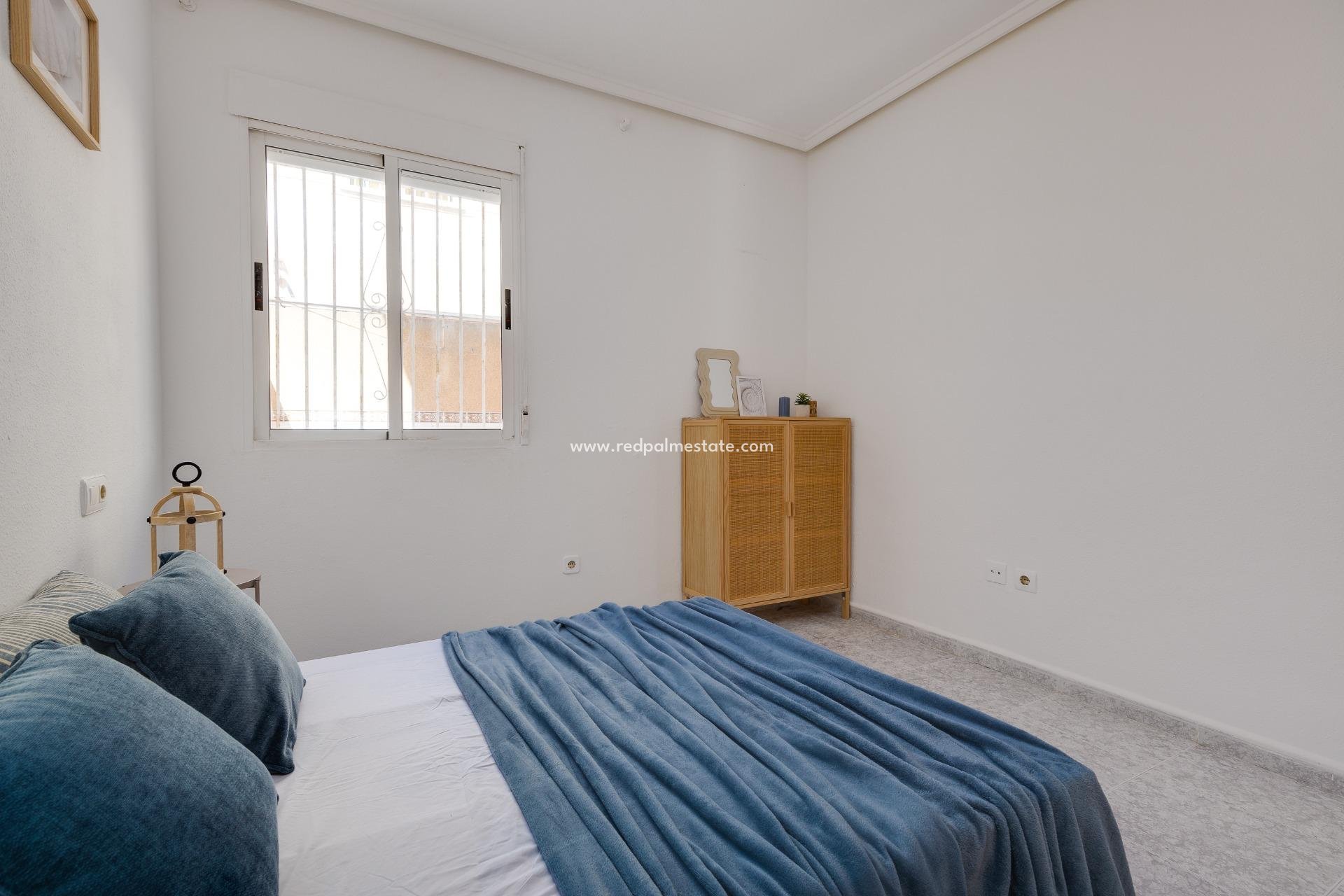 Videresalg - Bungalow -
Torrevieja - Rosaleda-los frutales