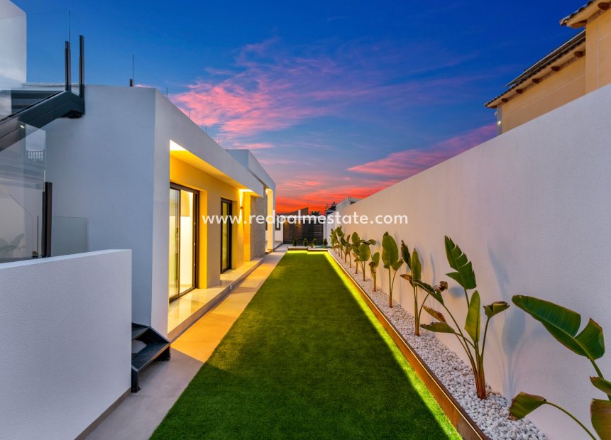 Videresalg - Detached House / Villa -
Torrevieja - La Siesta - El Salado - Torreta