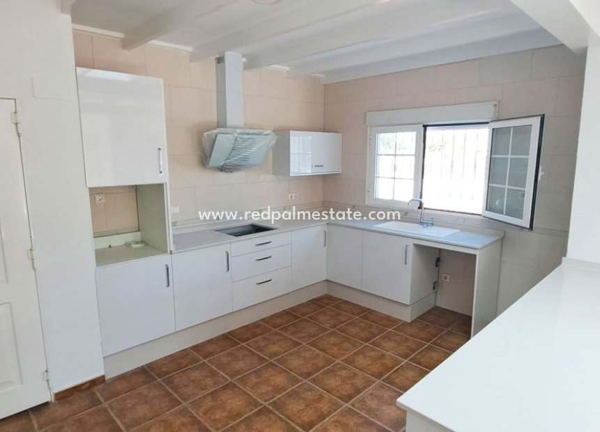 Videresalg - Finca / Landeiendom -
Catral