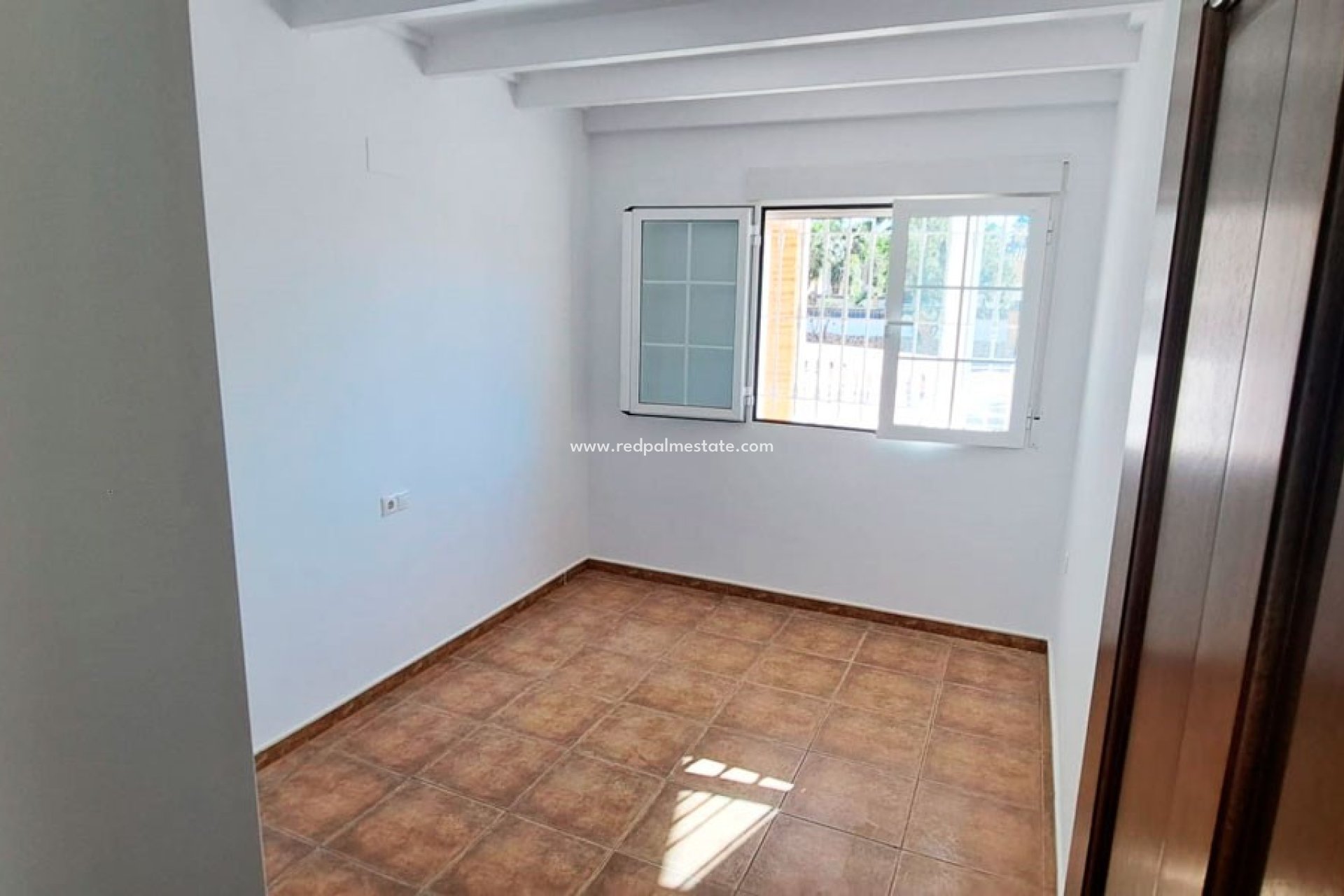 Videresalg - Finca / Landeiendom -
Catral