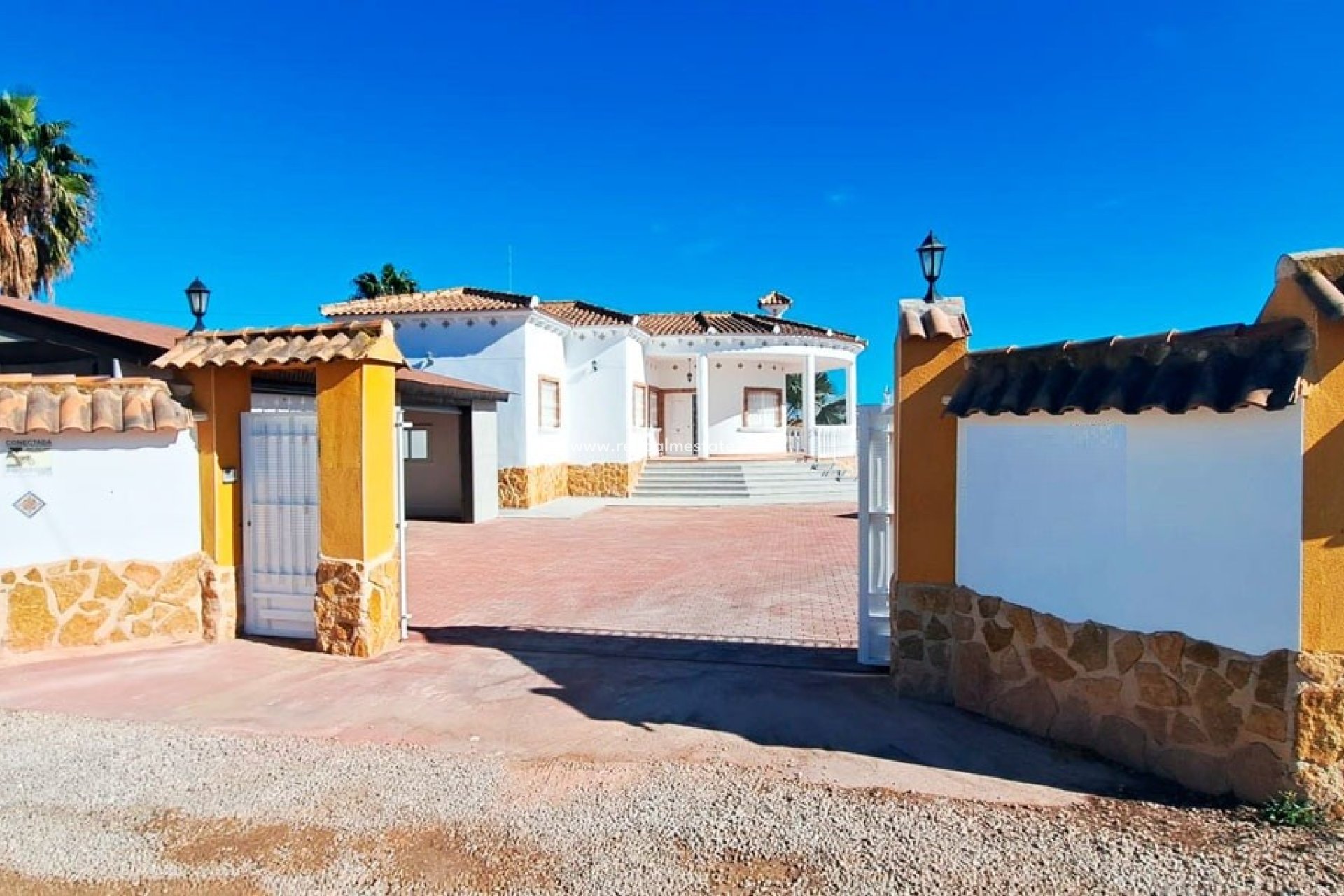 Videresalg - Finca / Landeiendom -
Catral