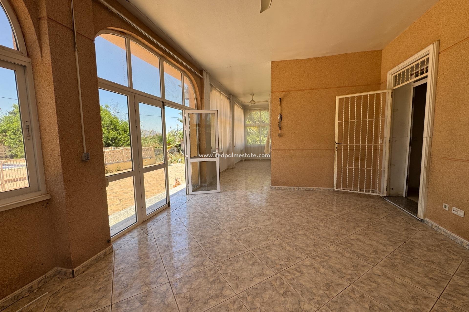 Videresalg - Finca / Landeiendom -
Dolores