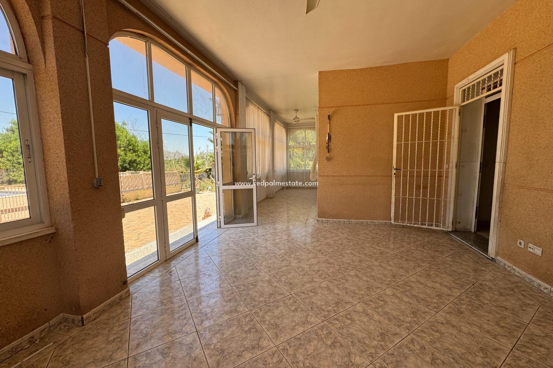 Videresalg - Finca / Landeiendom -
Dolores