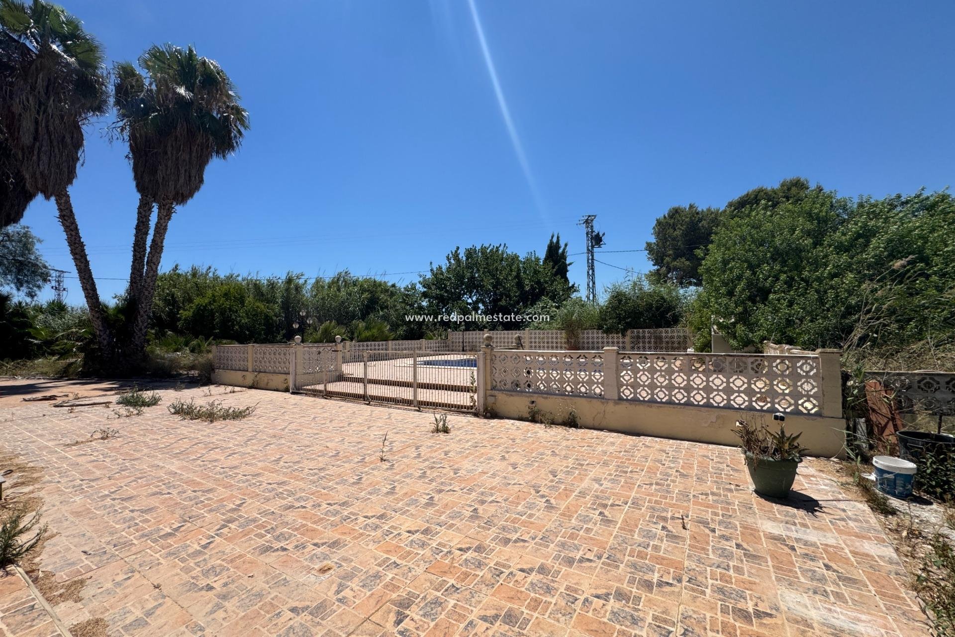 Videresalg - Finca / Landeiendom -
Dolores