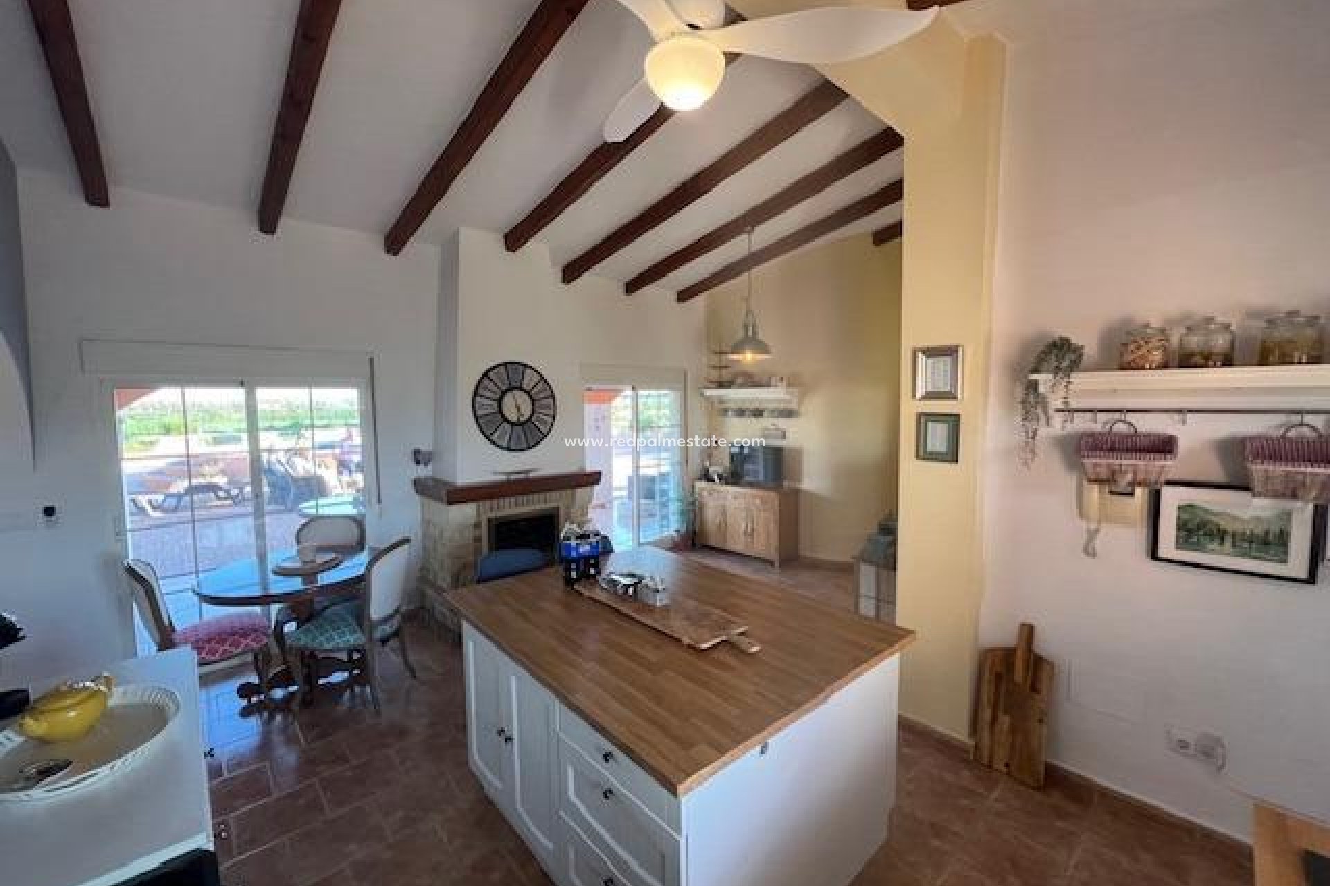 Videresalg - Finca / Landeiendom -
Dolores