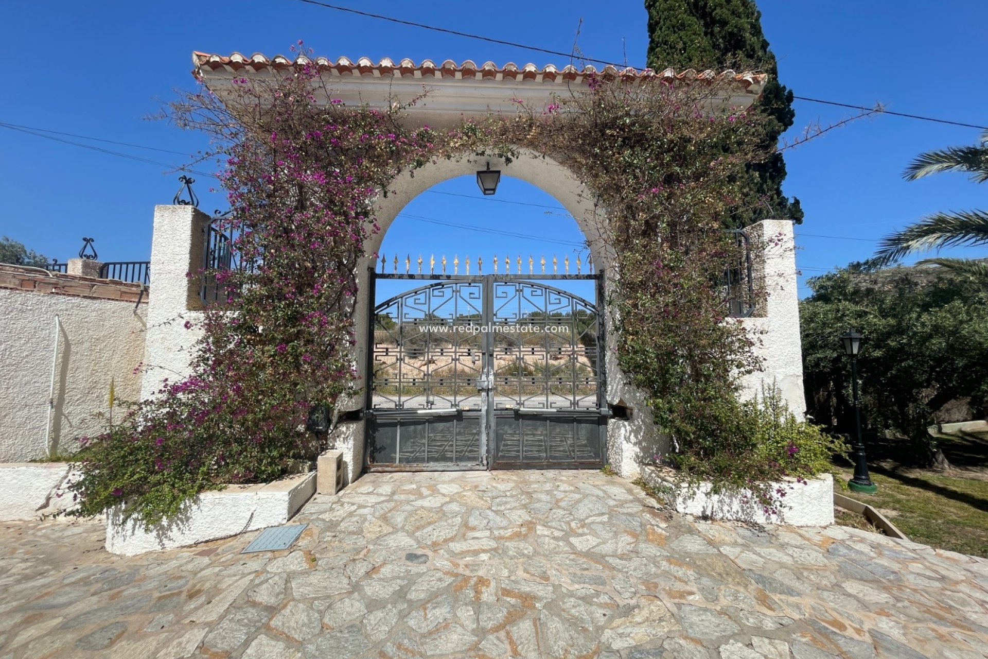 Videresalg - Finca / Landeiendom -
Elda - Inland