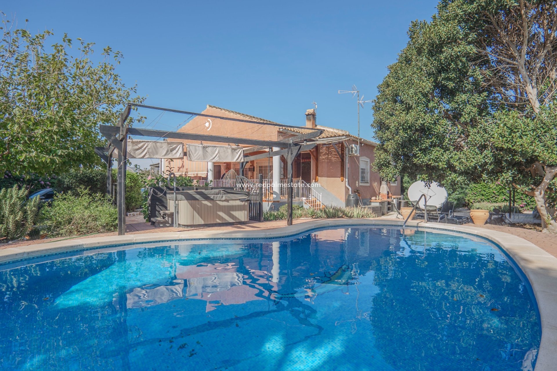 Videresalg - Finca / Landeiendom -
Orihuela