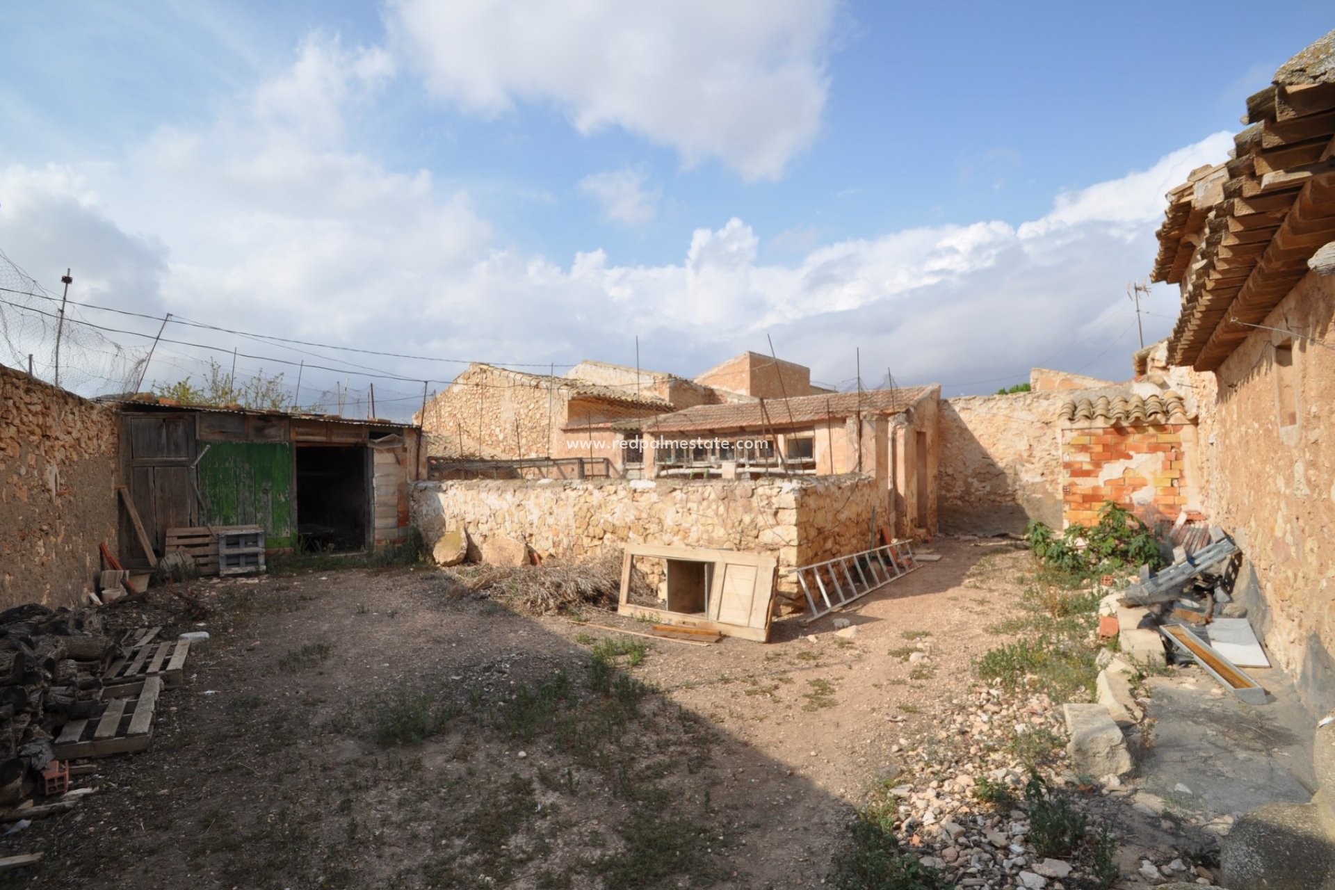 Videresalg - Finca / Landeiendom -
Pinoso - Inland