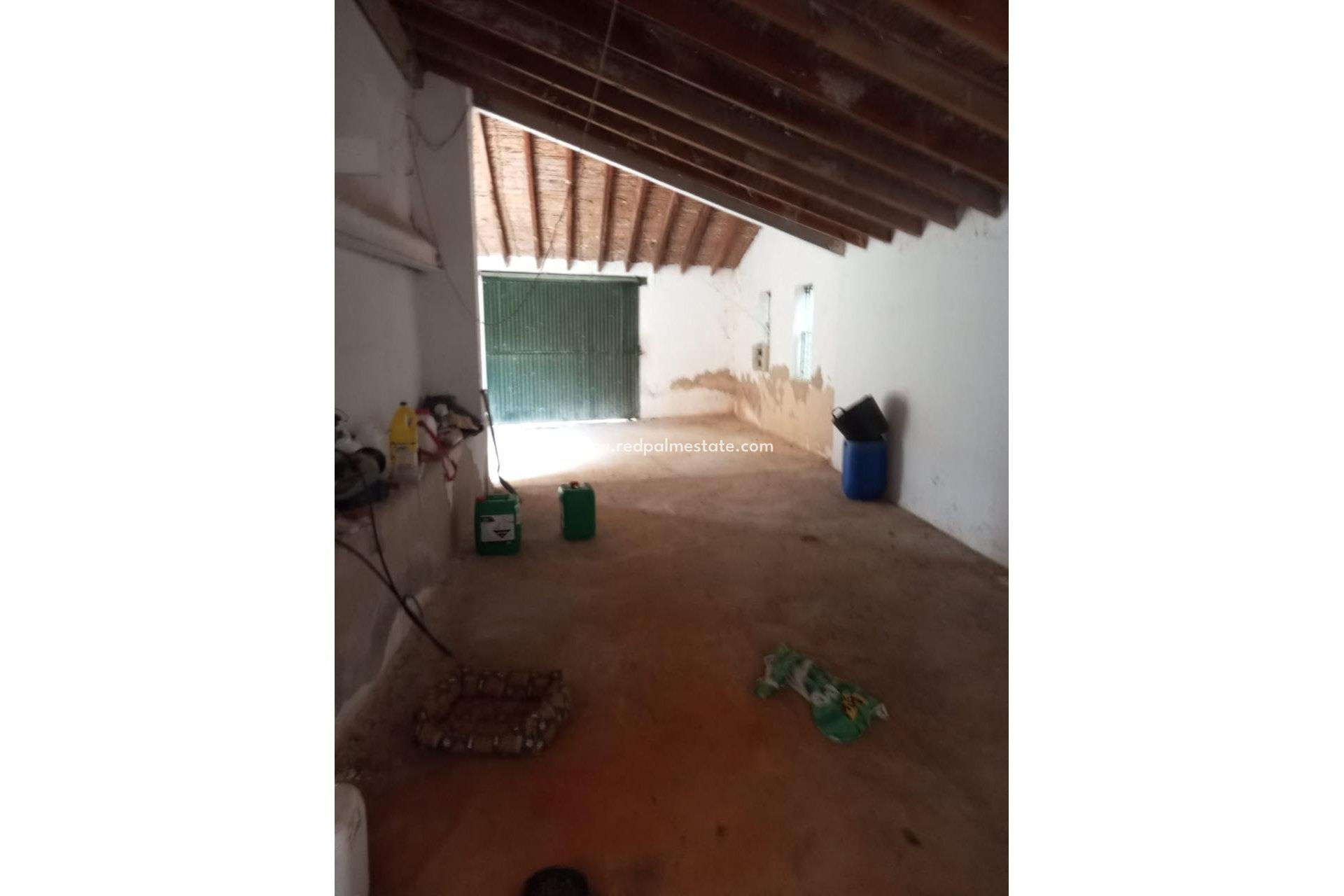 Videresalg - Finca / Landeiendom -
Redován - Inland
