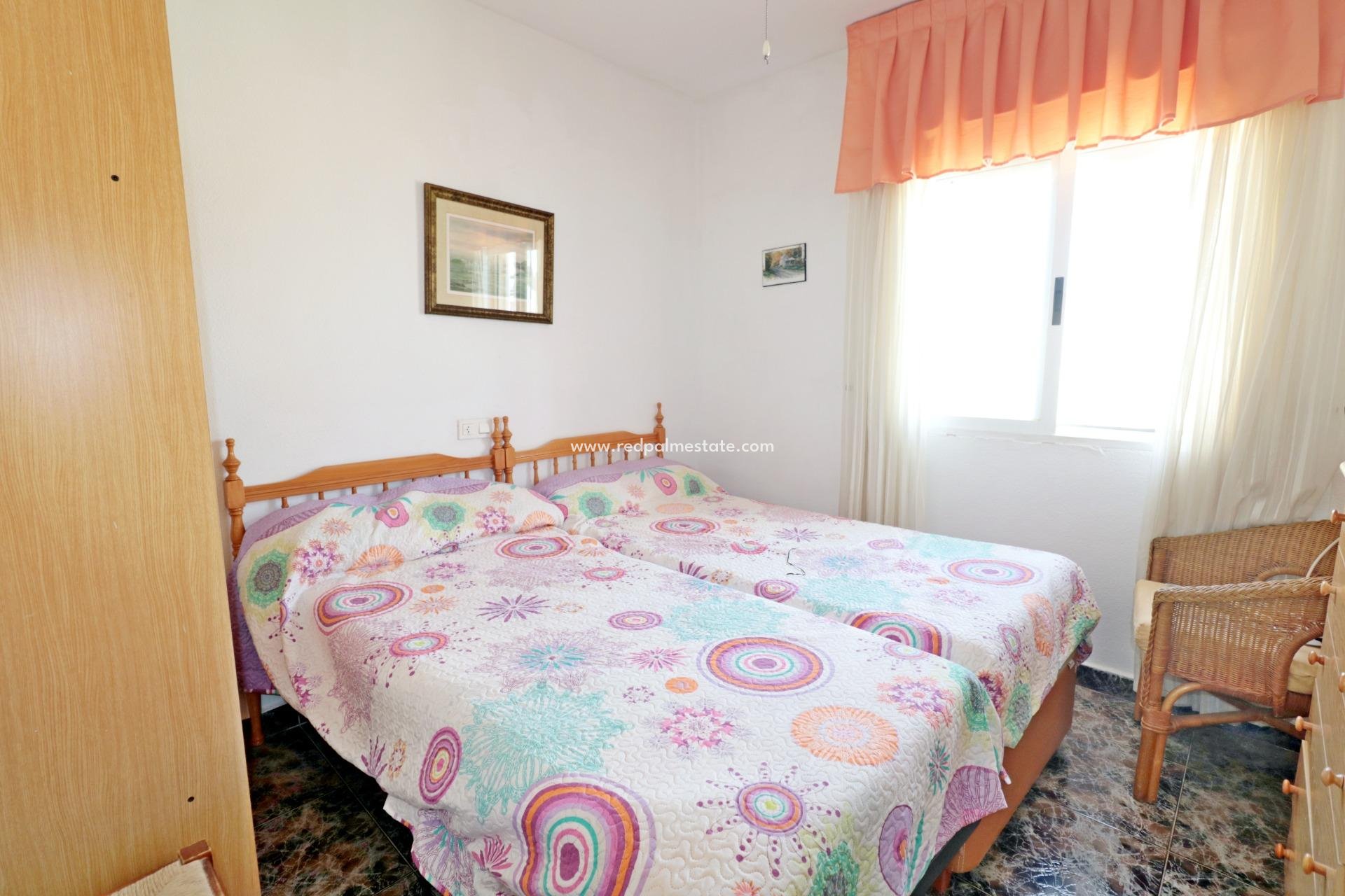 Videresalg - Firemannshus -
Torrevieja - La Siesta - El Salado - Torreta