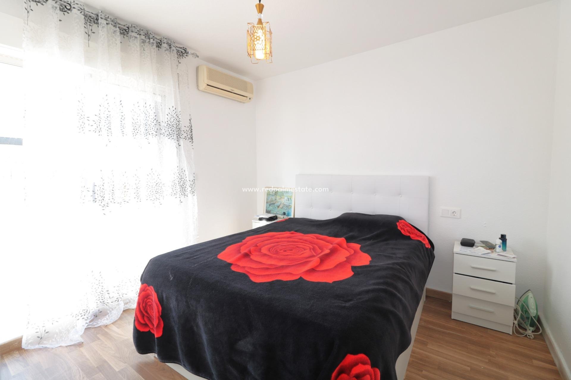 Videresalg - Firemannshus -
Torrevieja - La Siesta - El Salado -  Torreta