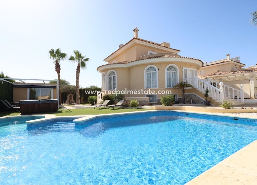 Videresalg - Frittliggende villa -
Ciudad quesada - Costa Blanca