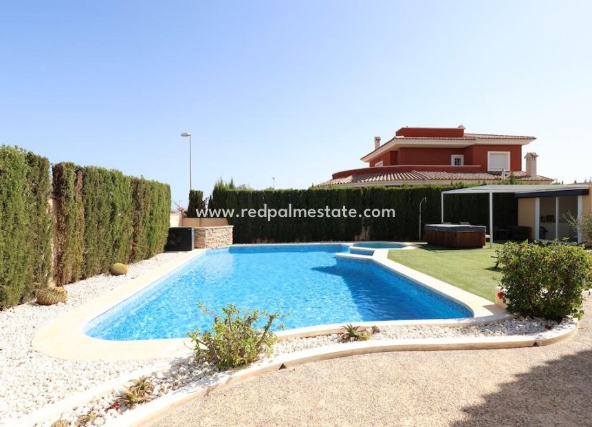 Videresalg - Frittliggende villa -
Ciudad quesada - Costa Blanca