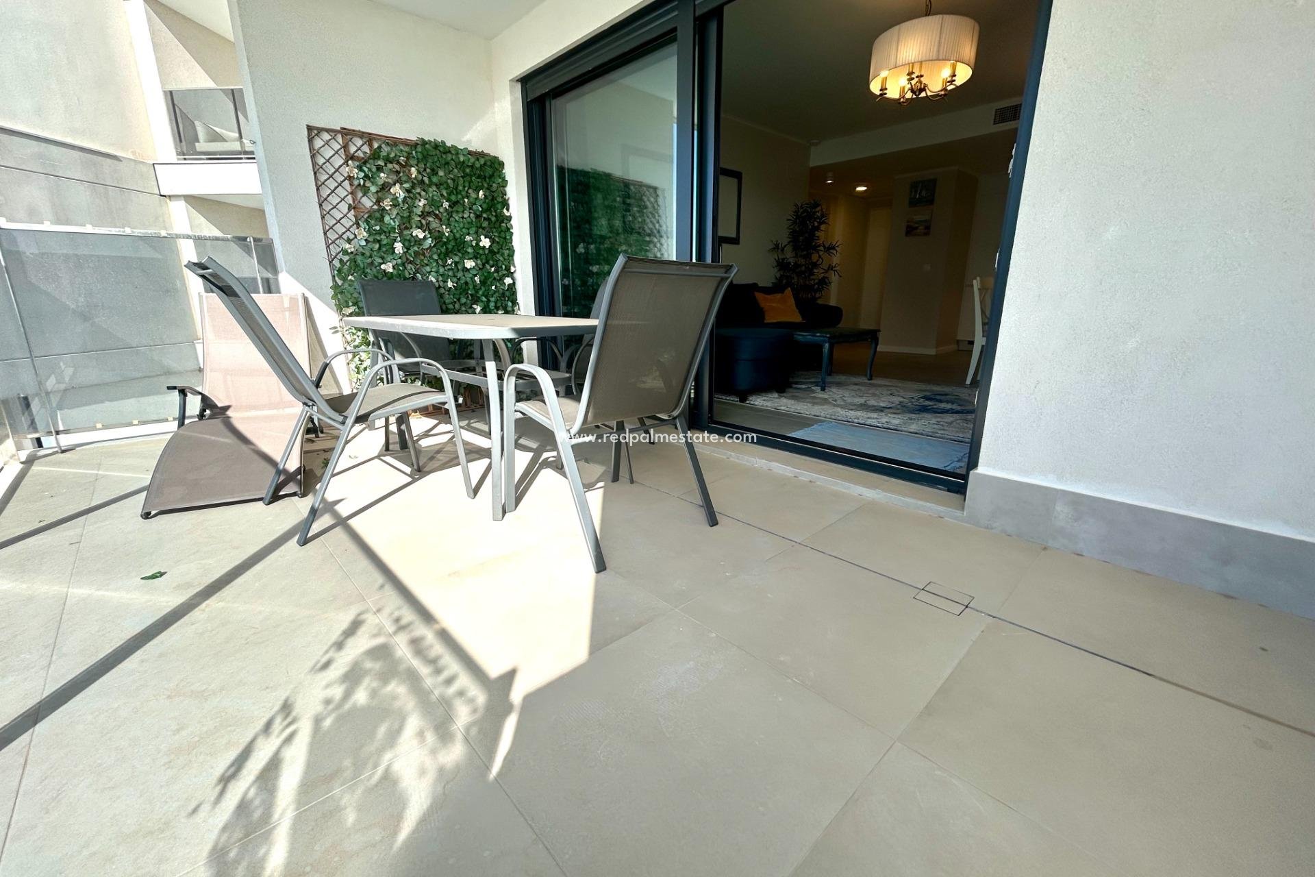 Videresalg - Leilighet -
Orihuela Costa - Campoamor