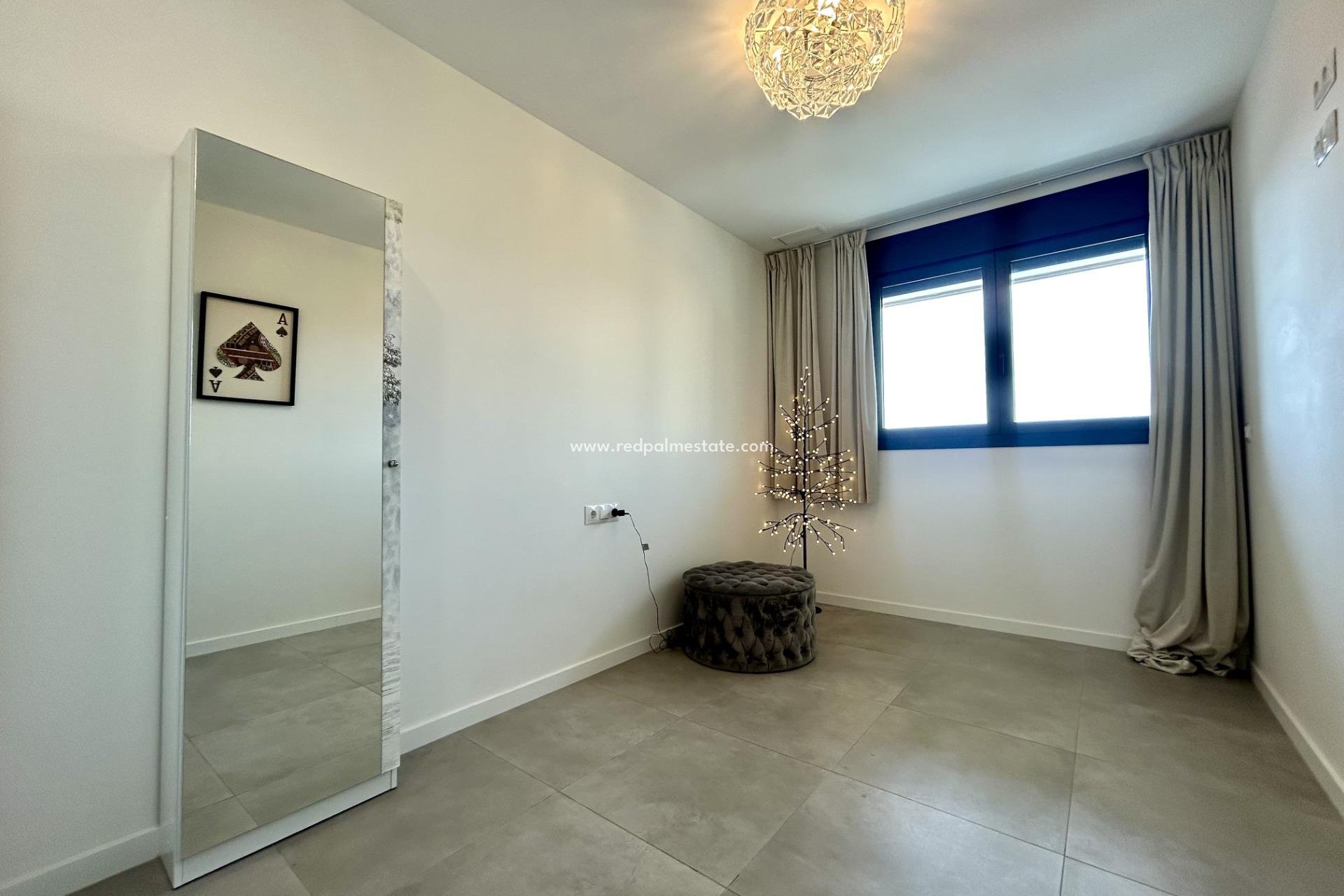 Videresalg - Leilighet -
Orihuela Costa - Campoamor