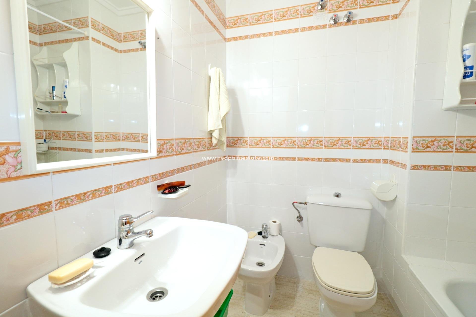 Videresalg - Leilighet -
Torrevieja - El Acequión - Los Náufragos
