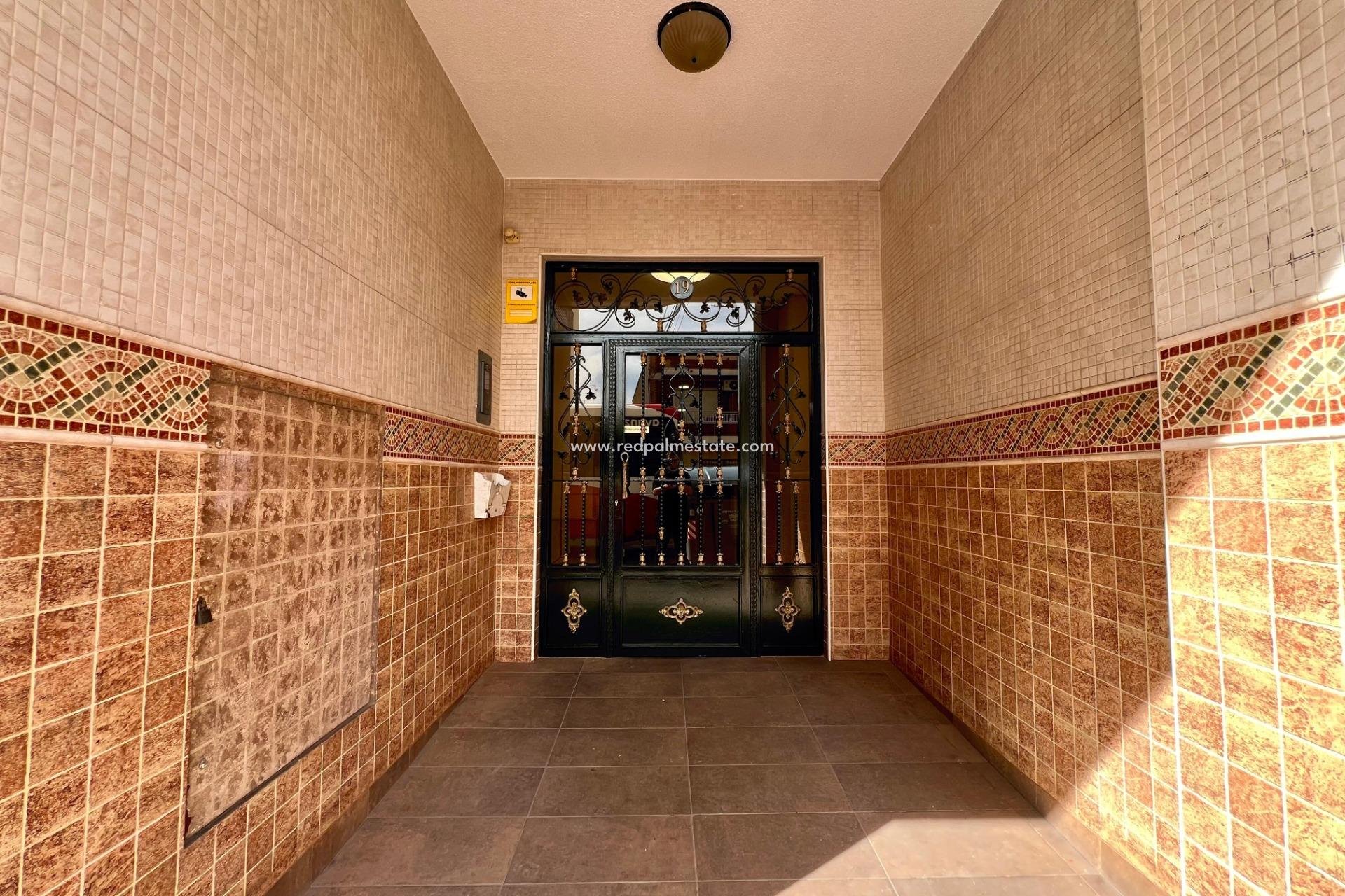 Videresalg - Leilighet -
Torrevieja - Puerto Deportivo