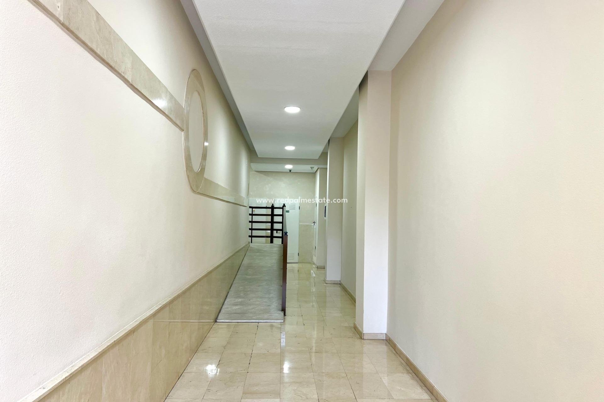 Videresalg - Leilighet -
Torrevieja - Puerto Deportivo