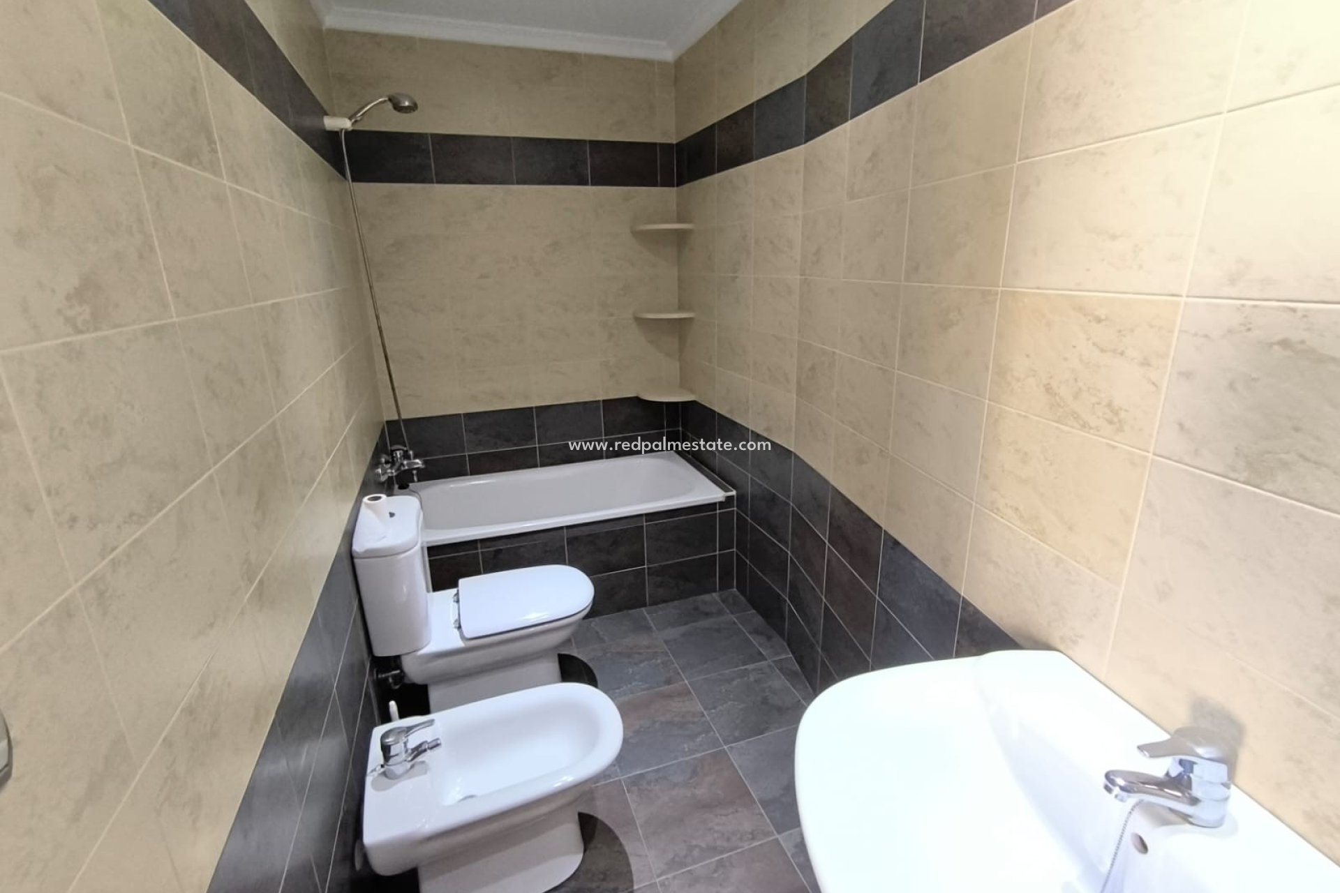 Videresalg - Leiligheter -
Sax - Inland