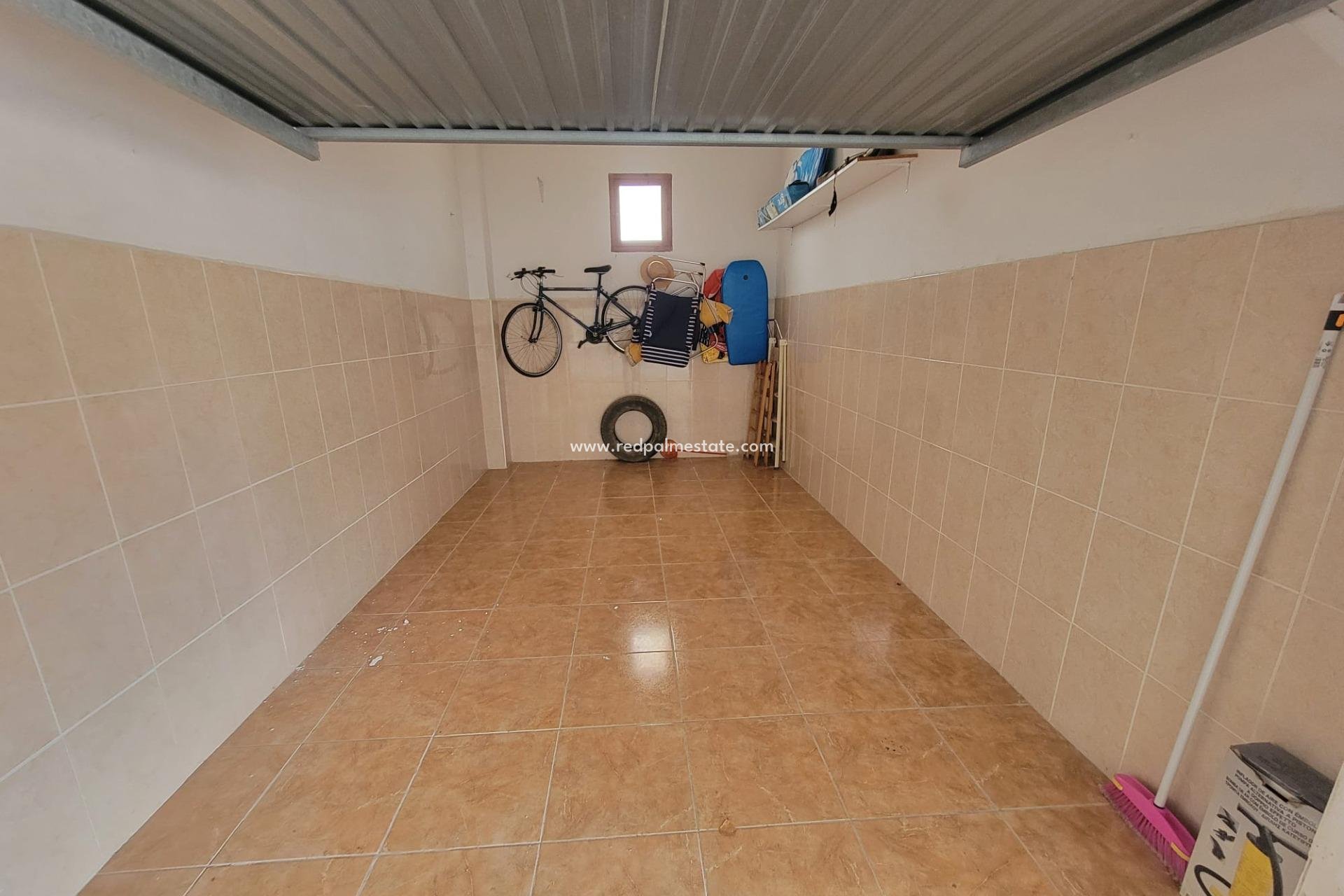 Videresalg - Parkering -
Orihuela Costa - La Regia