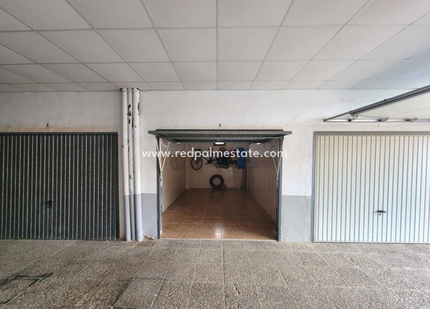 Videresalg - Parkering -
Orihuela Costa - La Regia