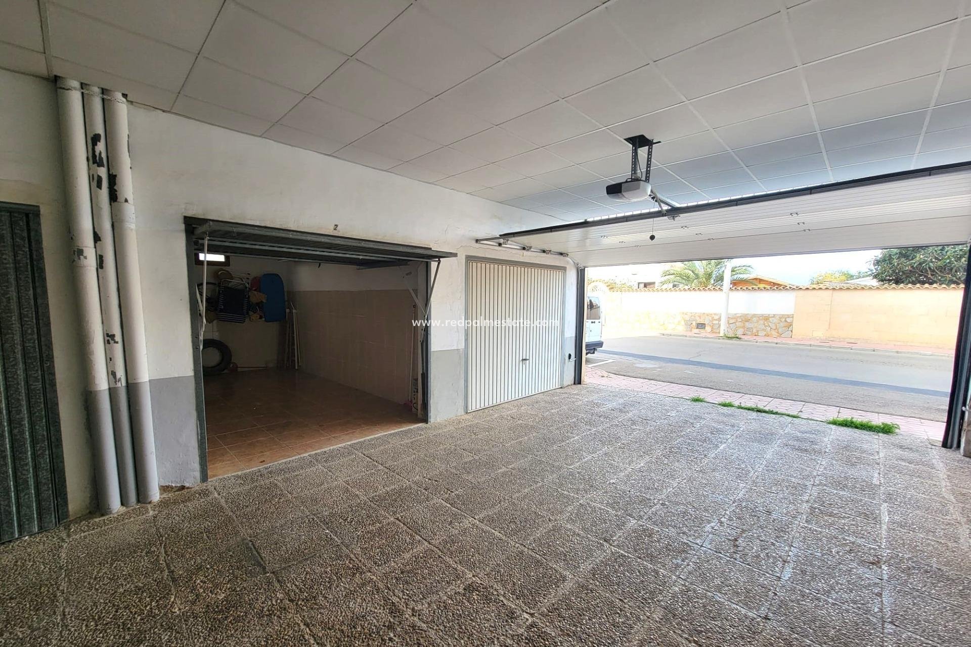 Videresalg - Parkering -
Orihuela Costa - La Regia