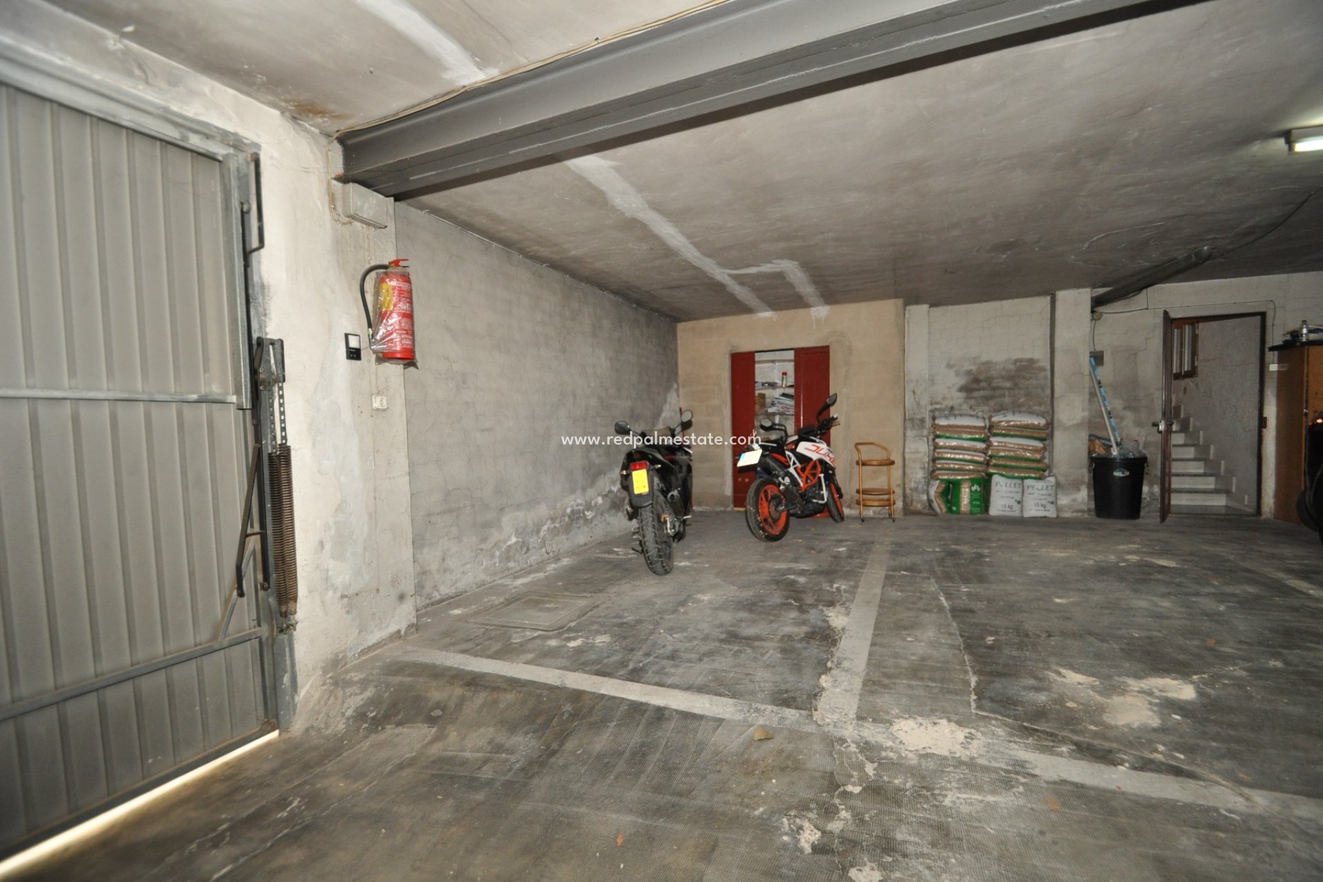 Videresalg - Parkering -
Pinoso - Inland