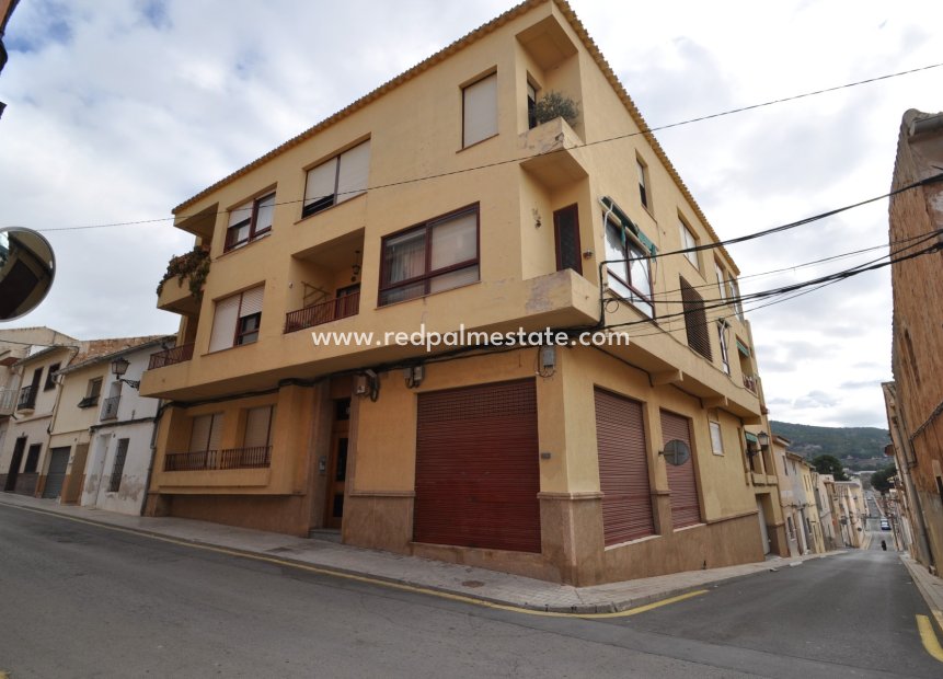 Videresalg - Parkering -
Pinoso - Inland