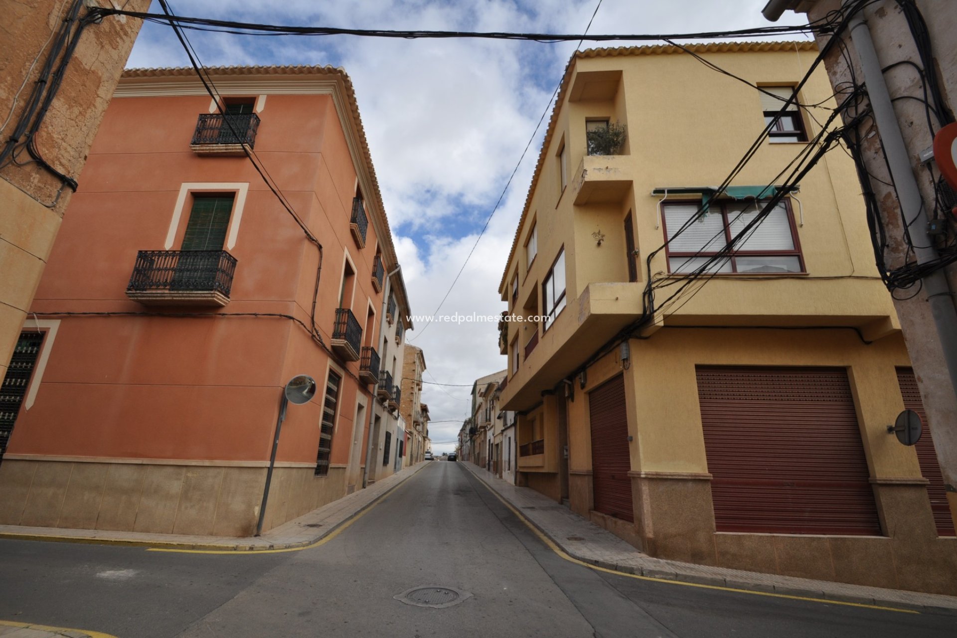 Videresalg - Parkering -
Pinoso - Inland