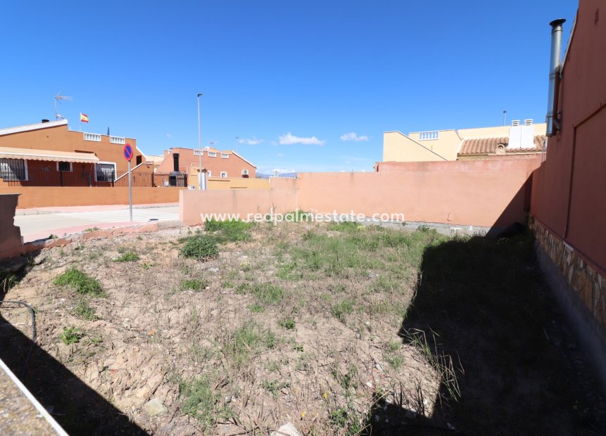 Videresalg - Plott -
Daya Nueva