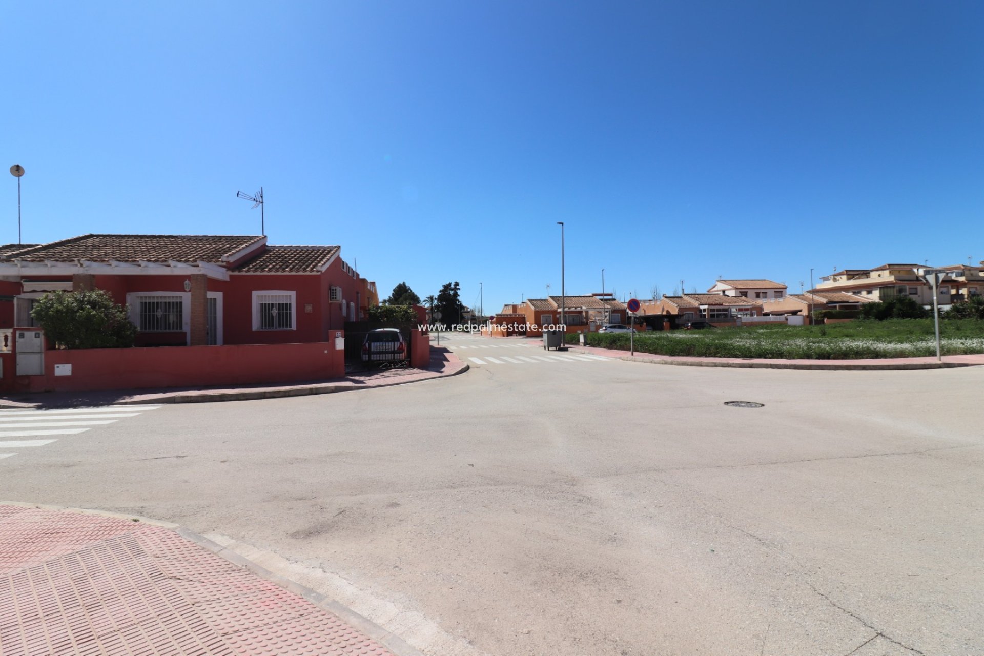 Videresalg - Plott -
Daya Nueva