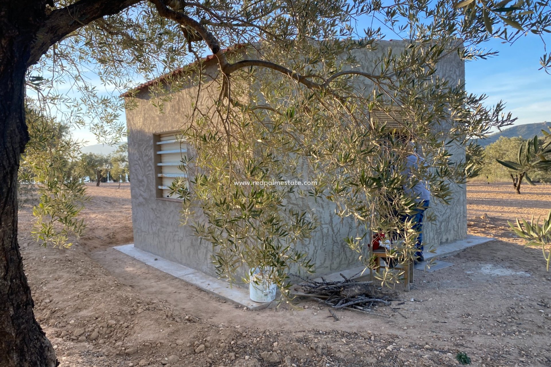 Videresalg - Plott -
Elda