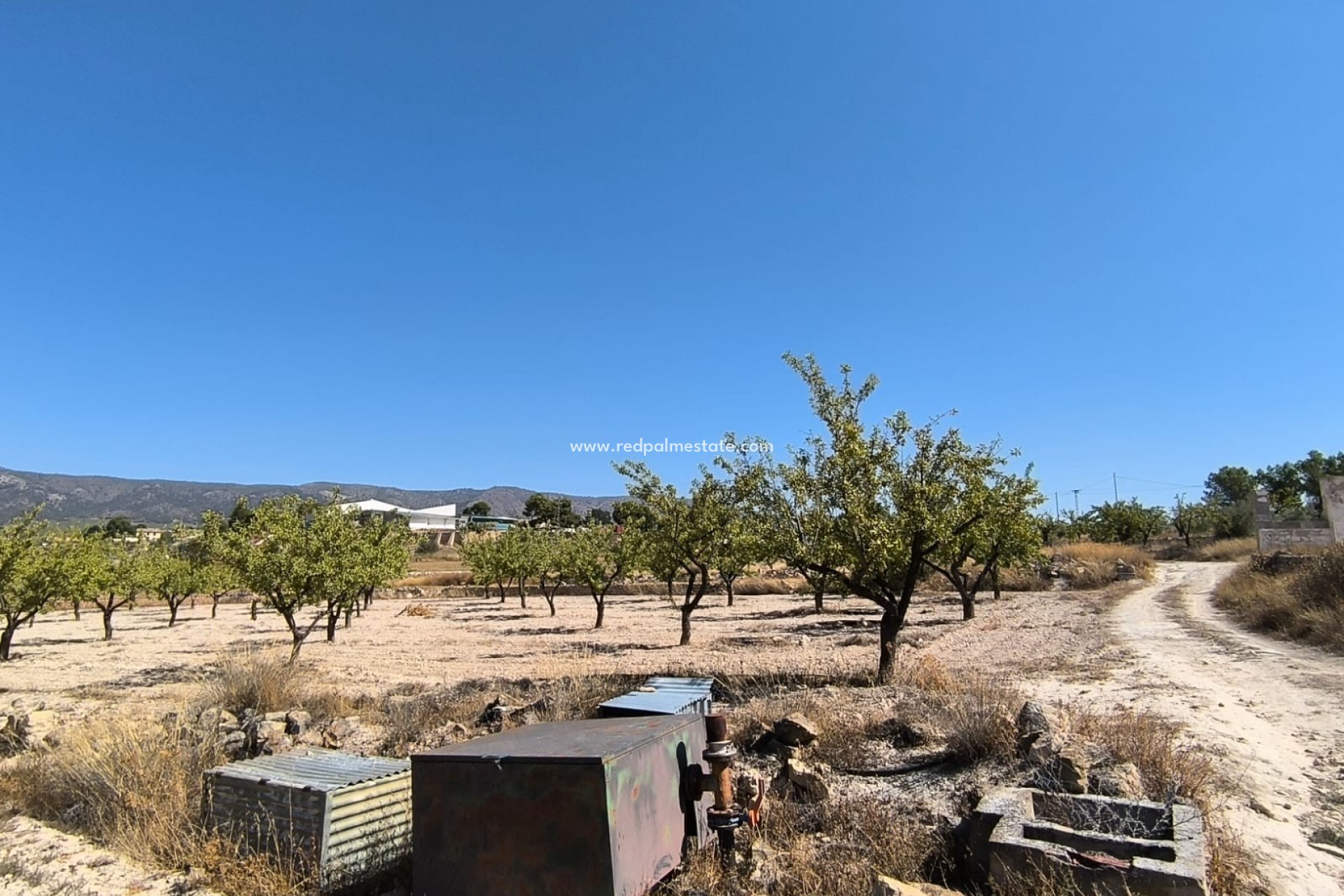 Videresalg - Plott -
Monóvar/Monóver - Inland